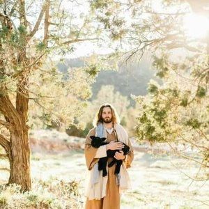 Meet your Posher, Amelia